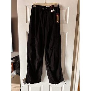 NWT Juniors Cargo/Parachute Pants S(3/5)
